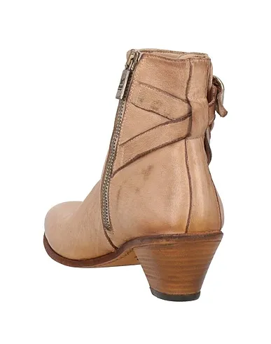 https://images.styletyx.com/images/beige-leather-ankle-boot-jo-ghost-1252503073_3.webp