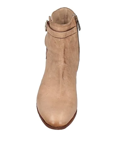 https://images.styletyx.com/images/beige-leather-ankle-boot-jo-ghost-1252503073_4.webp
