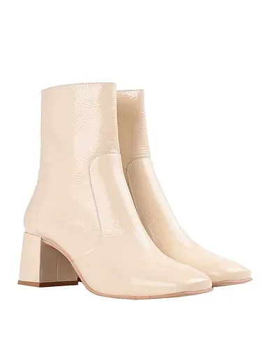https://images.styletyx.com/images/beige-leather-ankle-boot-jonak-1327708_2.webp