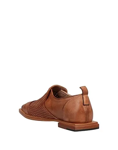 https://images.styletyx.com/images/beige-leather-loafers-barracuda-1341013_3.webp