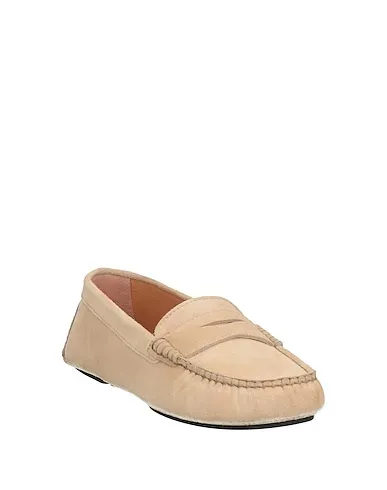 https://images.styletyx.com/images/beige-leather-loafers-boemos-13295348_2.webp