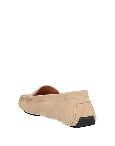 https://images.styletyx.com/images/beige-leather-loafers-boemos-13295348_3.webp