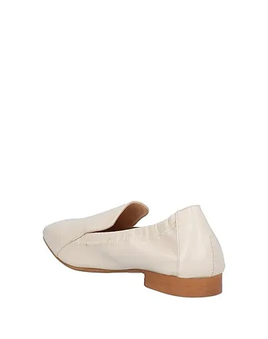 https://images.styletyx.com/images/beige-leather-loafers-formentini-873016614_3.webp