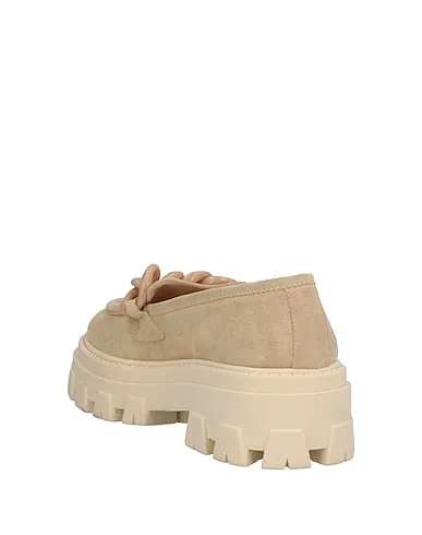 https://images.styletyx.com/images/beige-leather-loafers-geneve-3243982_3.webp