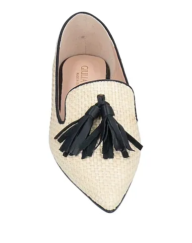 https://images.styletyx.com/images/beige-leather-loafers-giulia-neri-872525617_4.webp