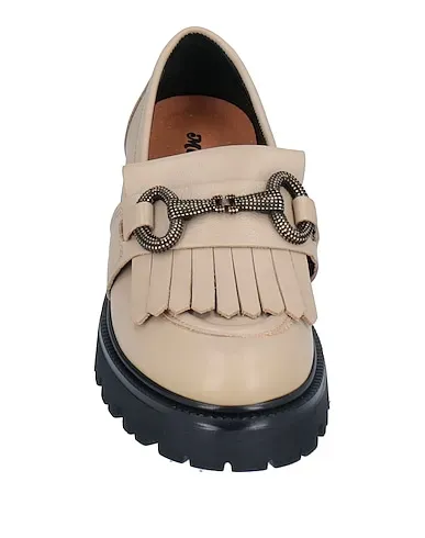 https://images.styletyx.com/images/beige-leather-loafers-melluso-930780829_4.webp
