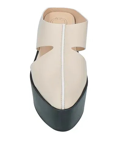 https://images.styletyx.com/images/beige-leather-mules-and-clogs-agnona-3210960_4.webp