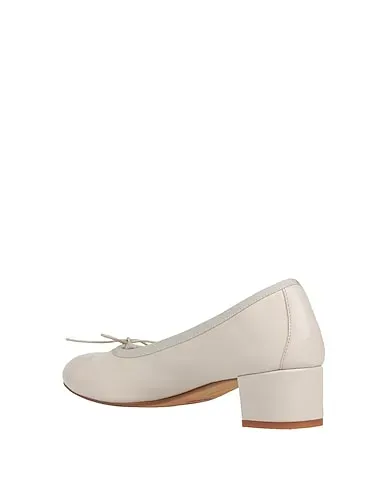 https://images.styletyx.com/images/beige-leather-pump-ballerette-1399300_3.webp
