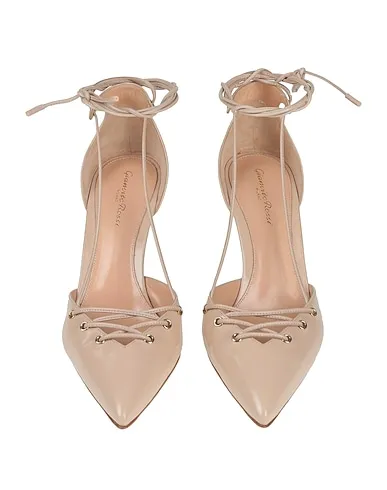 https://images.styletyx.com/images/beige-leather-pump-gianvito-rossi-505994544_4.webp
