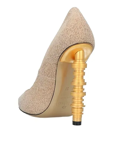 https://images.styletyx.com/images/beige-leather-pump-julia-haart-3317885_3.webp