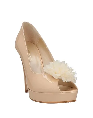 https://images.styletyx.com/images/beige-leather-pump-soraya-13046099_2.webp