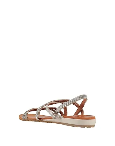 https://images.styletyx.com/images/beige-leather-sandals-il-laccio-13261969_3.webp
