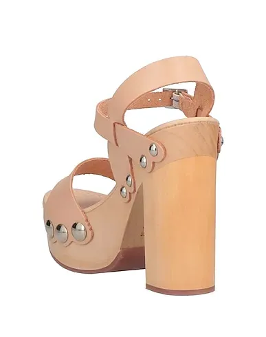 https://images.styletyx.com/images/beige-leather-sandals-jeffrey-campbell-13136711_3.webp