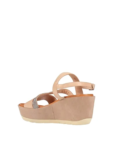 https://images.styletyx.com/images/beige-leather-sandals-la-femme-plus-13155621_3.webp