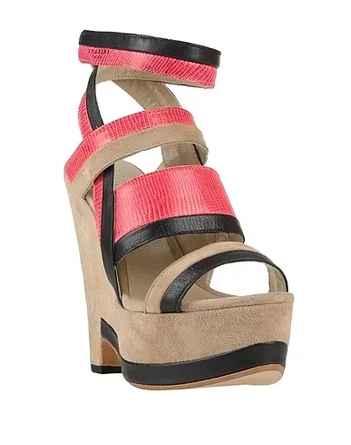 https://images.styletyx.com/images/beige-leather-sandals-serafini-etoile-13219525_2.webp