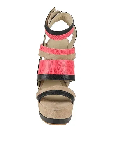 https://images.styletyx.com/images/beige-leather-sandals-serafini-etoile-13219525_4.webp