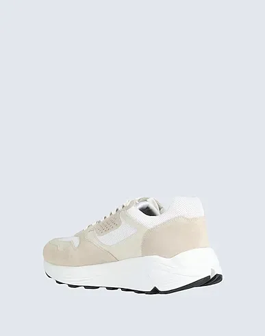 https://images.styletyx.com/images/beige-leather-sneakers-arket-933490_3.webp