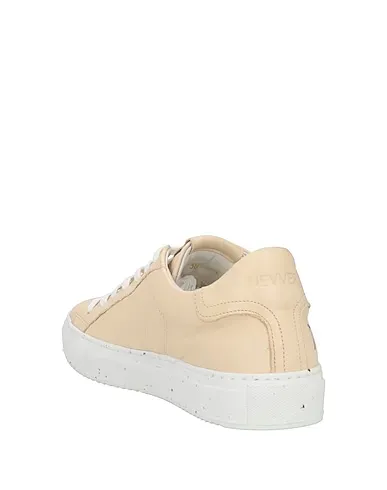 https://images.styletyx.com/images/beige-leather-sneakers-nevver-1225922607_3.webp