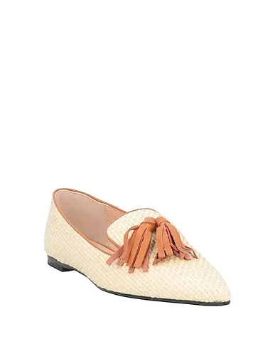 https://images.styletyx.com/images/beige-loafers-giulia-neri-875667391_2.webp