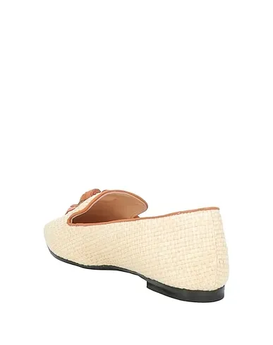 https://images.styletyx.com/images/beige-loafers-giulia-neri-875667391_3.webp
