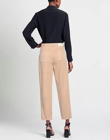 https://images.styletyx.com/images/beige-plain-weave-casual-pants-closed-1006313664_3.webp