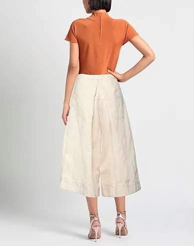 https://images.styletyx.com/images/beige-plain-weave-cropped-pants-culottes-virginia-bizzi-3199338_3.webp