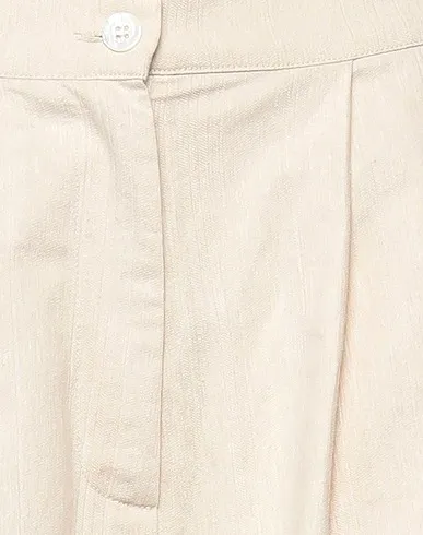https://images.styletyx.com/images/beige-plain-weave-cropped-pants-culottes-virginia-bizzi-3199338_4.webp
