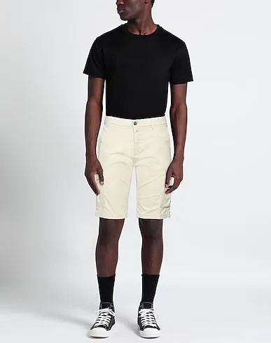 https://images.styletyx.com/images/beige-plain-weave-shorts-bermuda-p-lab-1006807474_2.webp