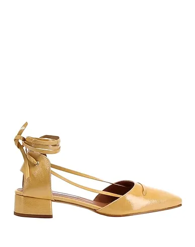 https://images.styletyx.com/images/beige-pump-celia-sand-about-arianne-2492444_1.webp