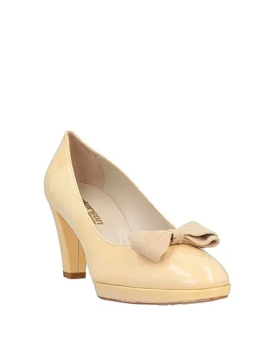 https://images.styletyx.com/images/beige-pump-pakerson-1254680_2.webp