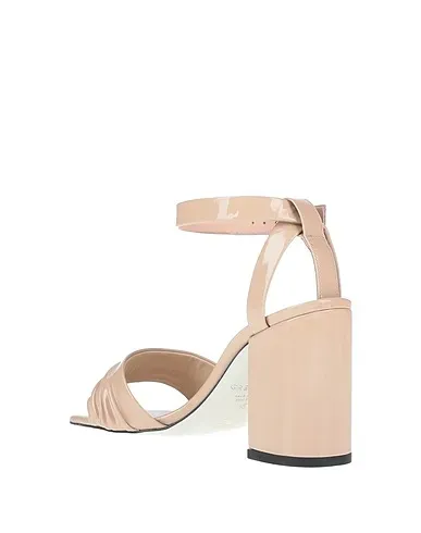 https://images.styletyx.com/images/beige-sandals-grey-mer-12932061_3.webp
