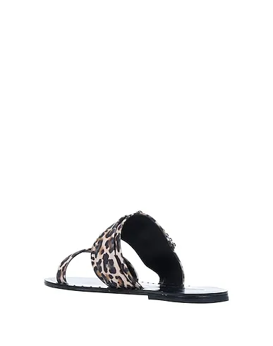 https://images.styletyx.com/images/beige-sandals-lola-cruz-614369_3.webp