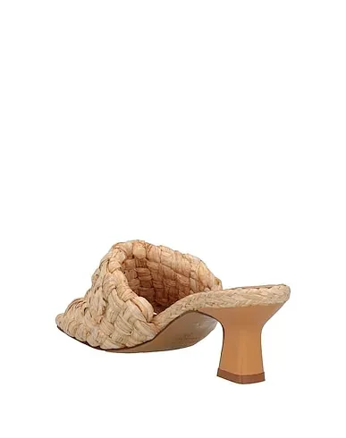 https://images.styletyx.com/images/beige-sandals-pierfrancesco-vincenti-710822440_3.webp