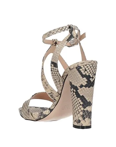 https://images.styletyx.com/images/beige-sandals-wo-milano-2967174_3.webp