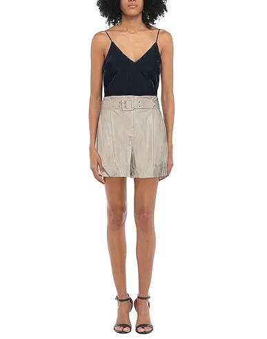 https://images.styletyx.com/images/beige-shorts-bermuda-kaos-2942814_2.webp