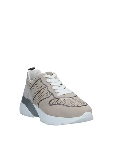 https://images.styletyx.com/images/beige-sneakers-hogan-3182495_2.webp