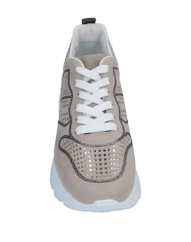 https://images.styletyx.com/images/beige-sneakers-hogan-3182495_4.webp