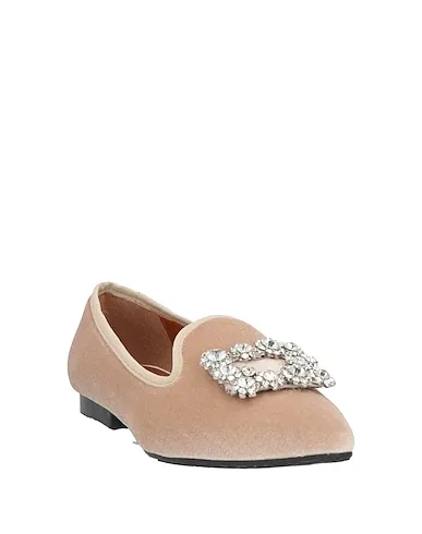 https://images.styletyx.com/images/beige-velvet-loafers-islo-isabella-lorusso-1003742894_2.webp