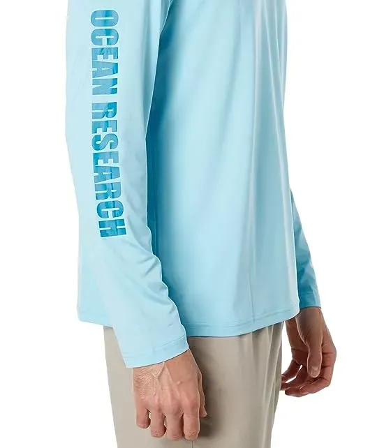 https://images.styletyx.com/images/beneath-the-waves-performance-hoodie-t-shirt-southern-tide-12943636_3.webp