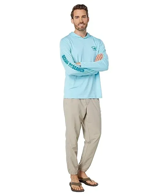https://images.styletyx.com/images/beneath-the-waves-performance-hoodie-t-shirt-southern-tide-12943636_4.webp