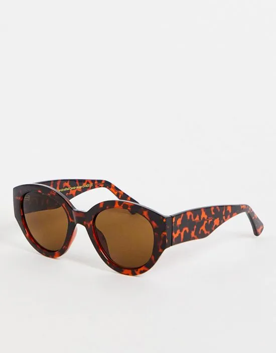 https://images.styletyx.com/images/big-winnie-round-cat-eye-sunglasses-in-demi-tortoise-a-kjaerbede-2641822_1.webp