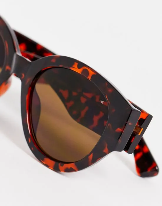 https://images.styletyx.com/images/big-winnie-round-cat-eye-sunglasses-in-demi-tortoise-a-kjaerbede-2641822_2.webp