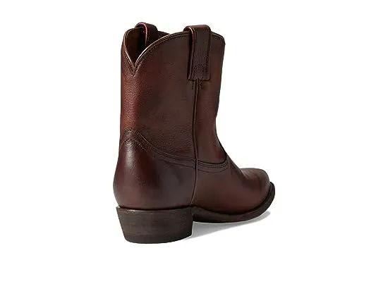 https://images.styletyx.com/images/billy-short-frye-13308405_5.webp