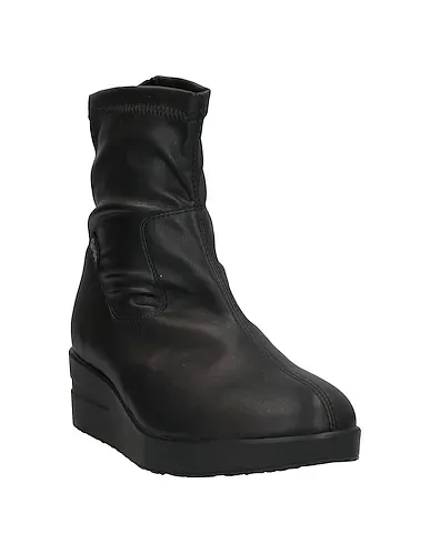 https://images.styletyx.com/images/black-ankle-boot-agile-by-rucoline-13032145_2.webp