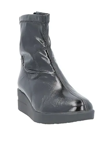 https://images.styletyx.com/images/black-ankle-boot-agile-by-rucoline-711060251_2.webp