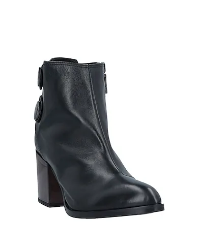 https://images.styletyx.com/images/black-ankle-boot-alberto-fermani-998808055_2.webp