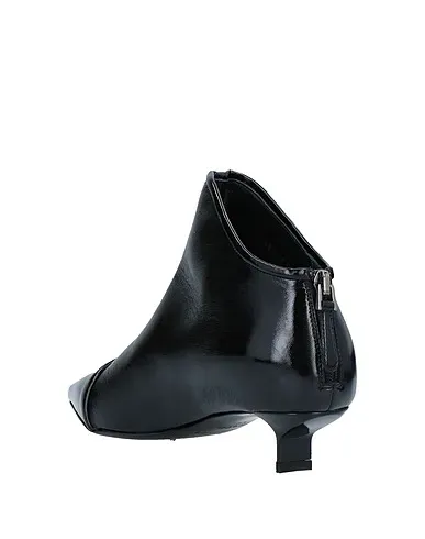 https://images.styletyx.com/images/black-ankle-boot-emporio-armani-683012_3.webp