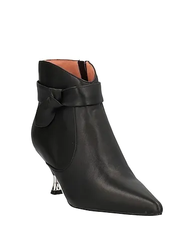 https://images.styletyx.com/images/black-ankle-boot-gaudi-939301857_2.webp