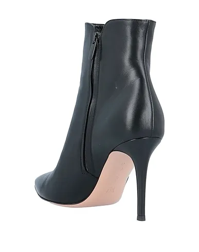 https://images.styletyx.com/images/black-ankle-boot-gianvito-rossi-13267779_3.webp