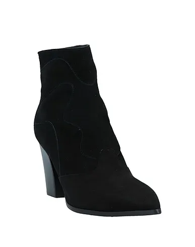 https://images.styletyx.com/images/black-ankle-boot-giorgia-b-3007474_2.webp